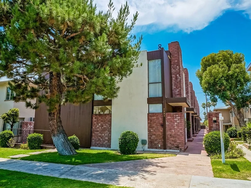 1227 Brand #8, Glendale, CA 91202