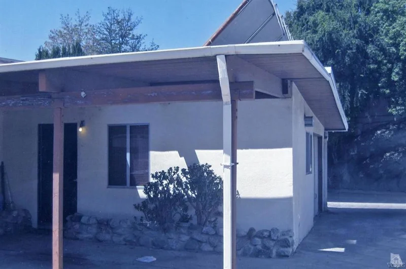 9013 Foothill, Sunland, CA 91040