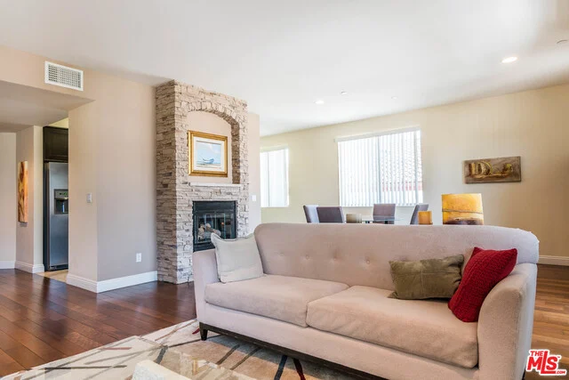 4550 Coldwater Canyon #302, Studio City, CA 91604