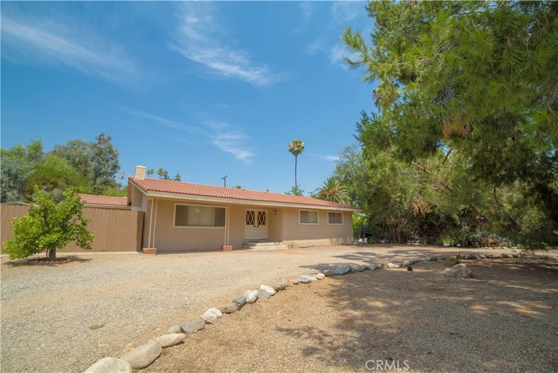 2580 State, Corona, CA 92881