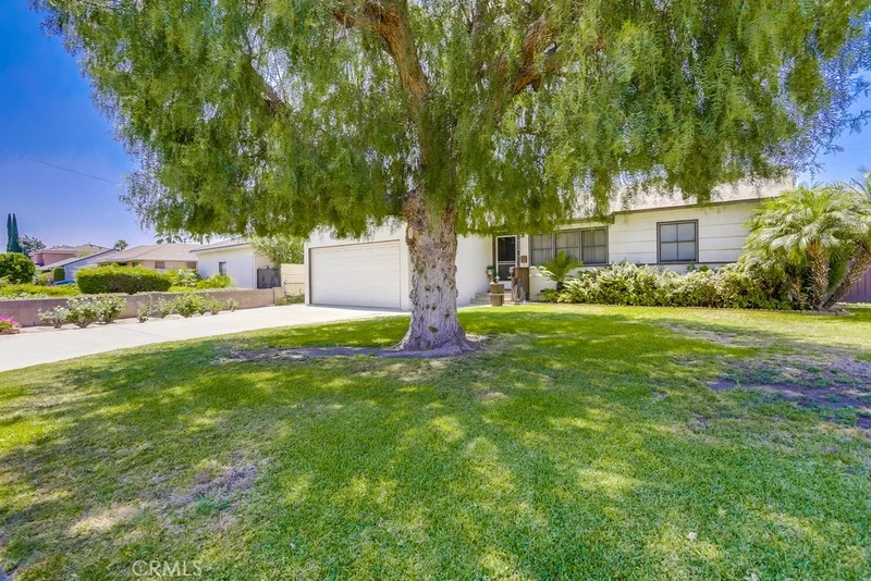 9048 Irwingrove, Downey, CA 90241