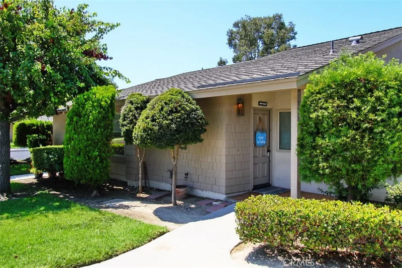 8877 Tulare #307B, Huntington Beach, CA 92646