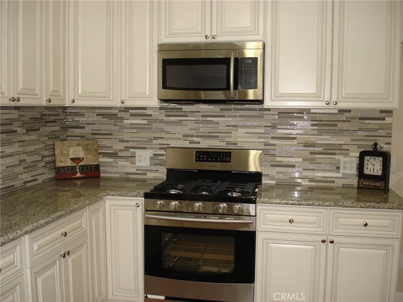 1176 Val Verde, Hemet, CA 92543