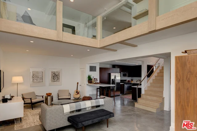 1037 Laurel #16B, West Hollywood, CA 90046