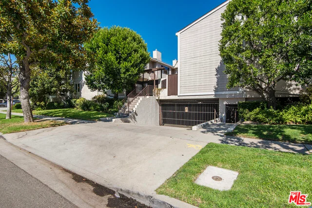4230 Whitsett #8, Studio City, CA 91604