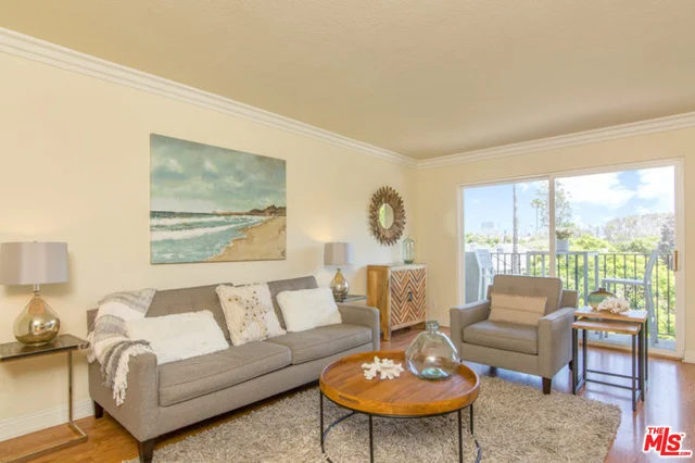 2308 Schader #303, Santa Monica, CA 90404