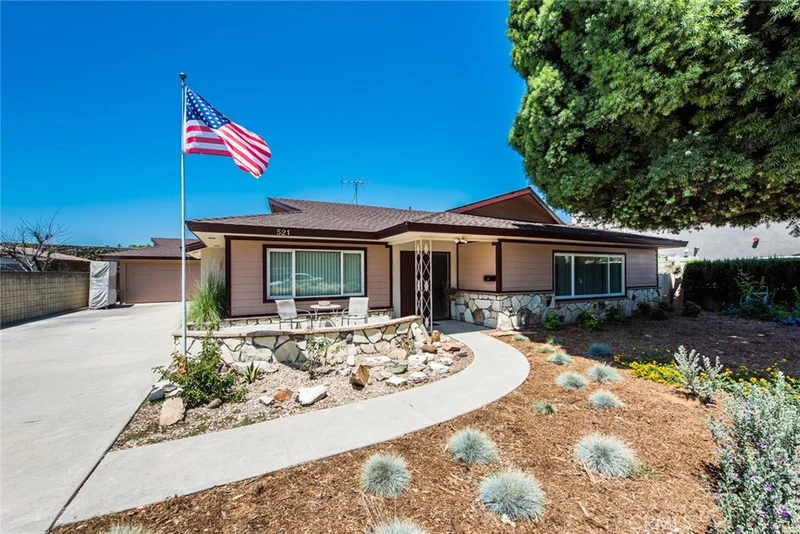 521 West, Anaheim, CA 92805