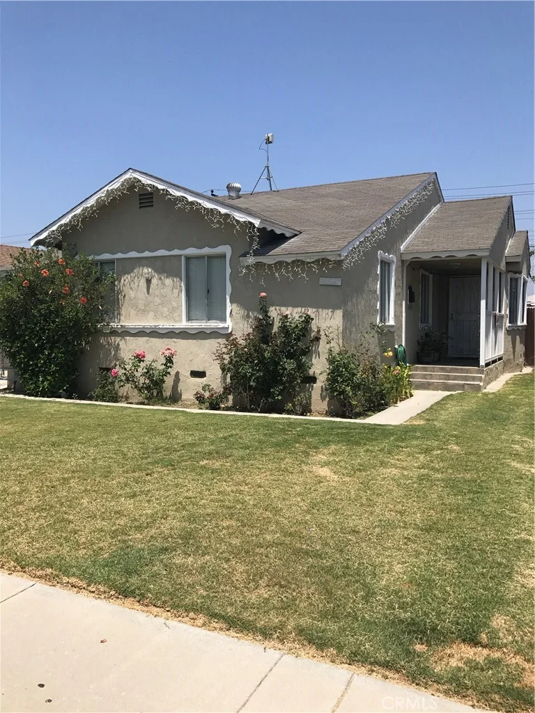 12301 E 211 Street, Lakewood, CA 90715