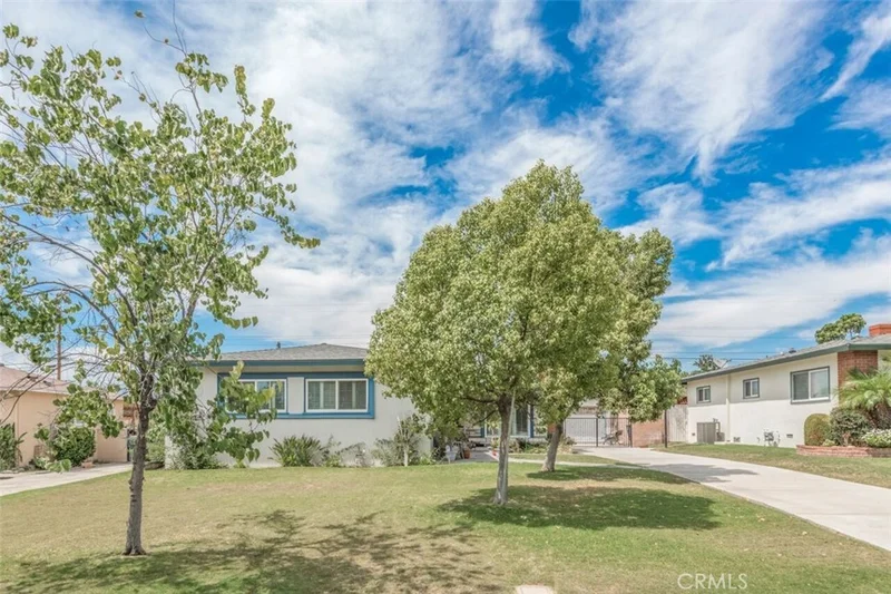 1141 Grovecenter, Covina, CA 91790