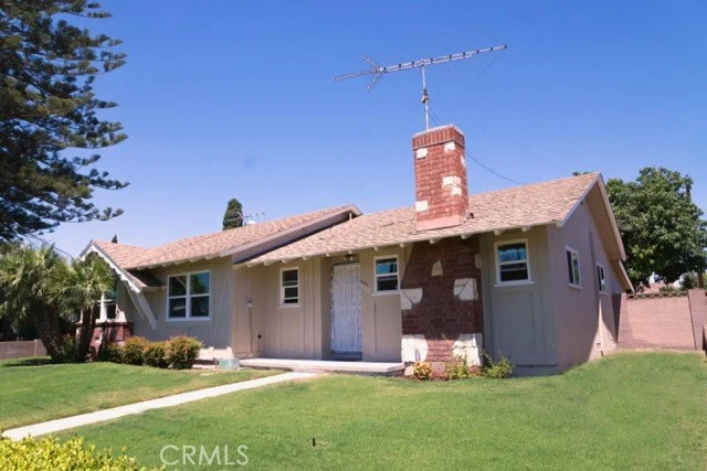 1860 Ninth, Anaheim, CA 92802