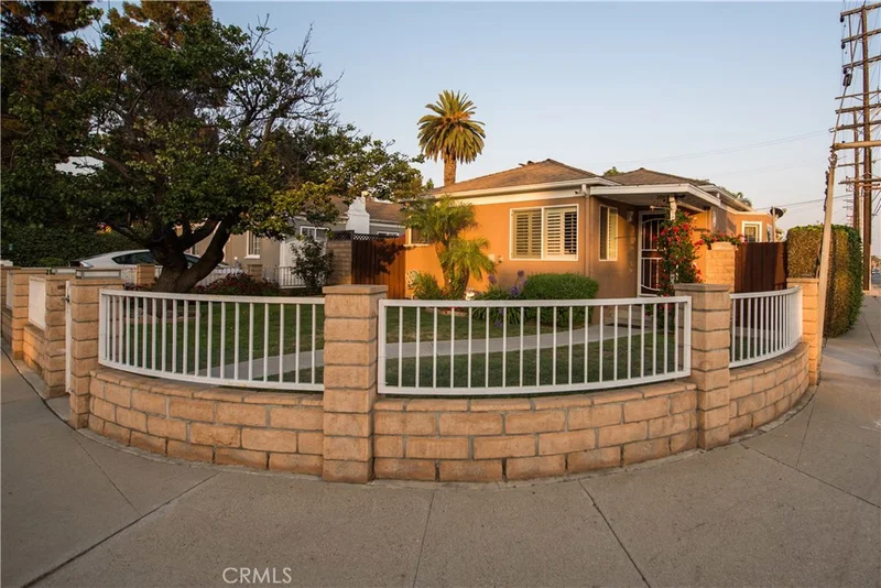 11298 Graham, Los Angeles, CA 90064