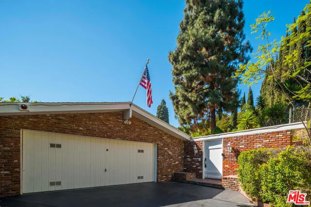 8501 Allenwood, Los Angeles, CA 90046