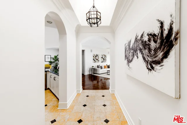 850 Croft #404, Los Angeles, CA 90069