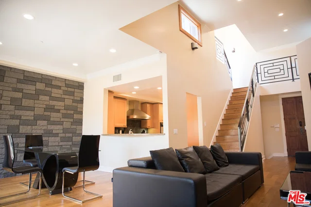 411 N Oakhurst Drive Ph-402, Beverly Hills, CA 90210
