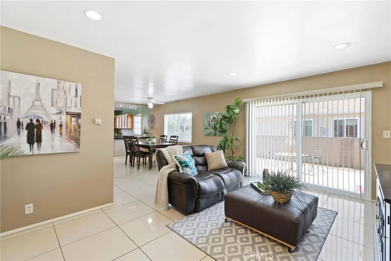 12303 Telechron, Whittier, CA 90605