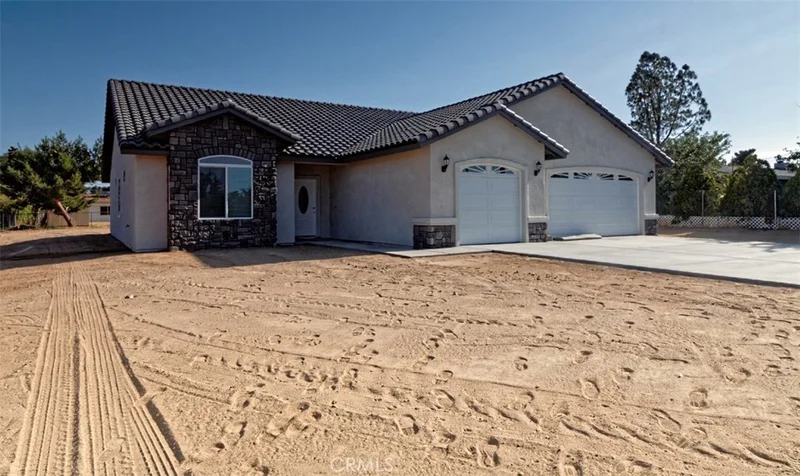 7694 Arcadia, Hesperia, CA 92345