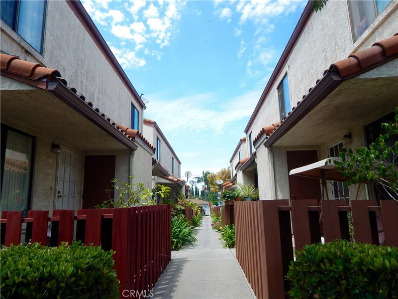 11754 206th #6, Lakewood, CA 90715