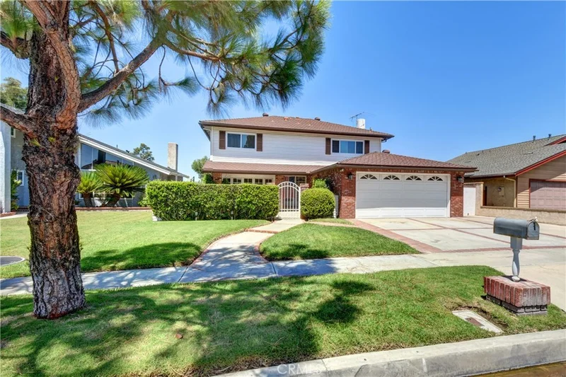1909 Carriage, Santa Ana, CA 92704