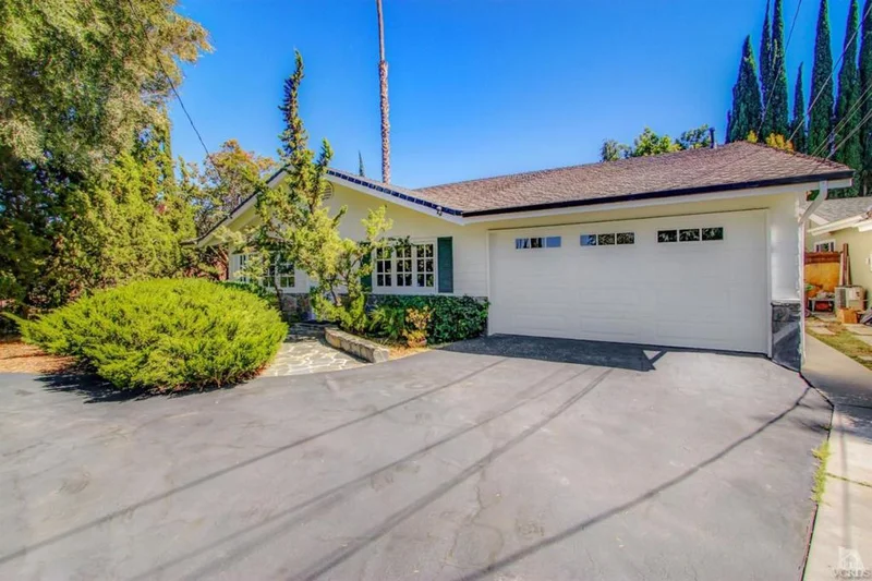 23014 Dolorosa, Woodland Hills, CA 91367