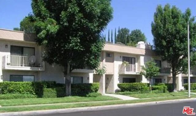 4327 Freedom #3, Calabasas, CA 91302