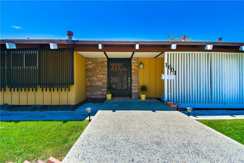 1001 Sunset Canyon, Burbank, CA 91504