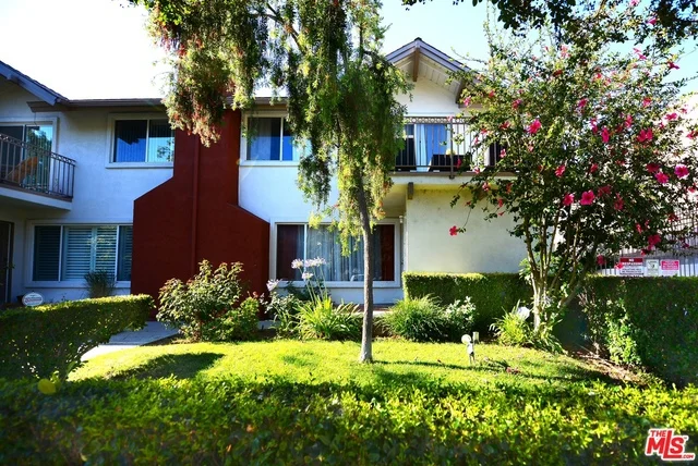 18525 Collins #A1, Tarzana, CA 91356