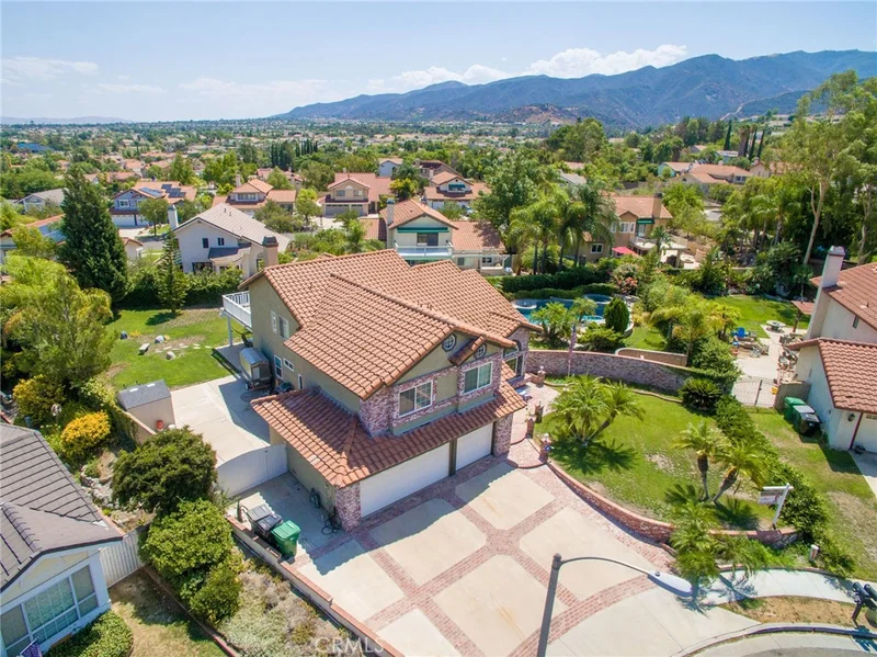 2587 Ironsides, Corona, CA 92882