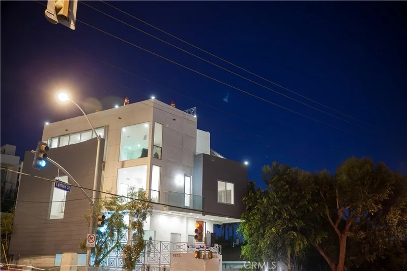 8875 Cynthia #B, West Hollywood, CA 90069