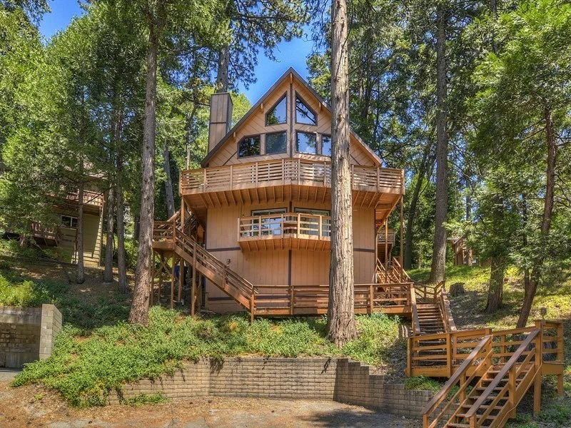 119 State Highway 173, Lake Arrowhead, CA 92352