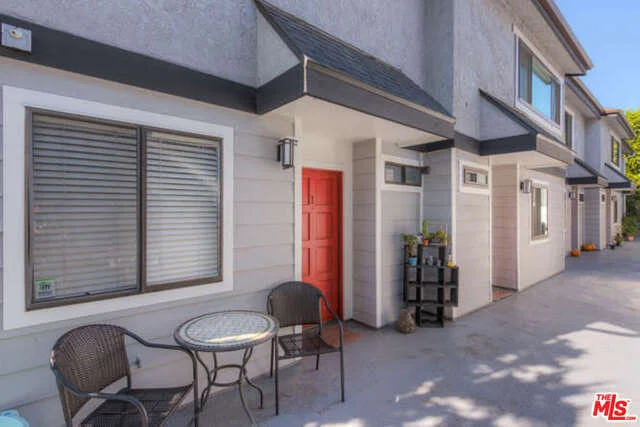 12421 Riverside #1, Valley Village, CA 91607