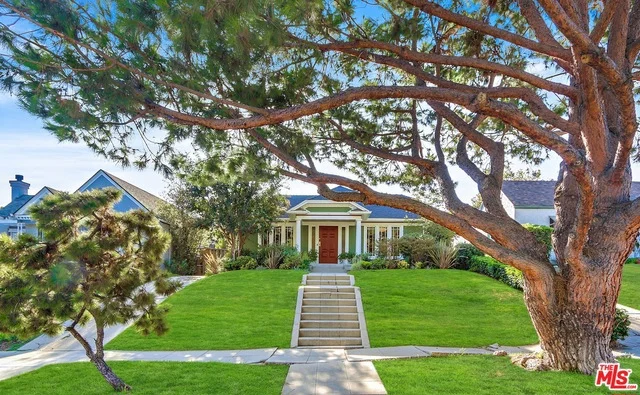 555 Beachwood, Los Angeles, CA 90004