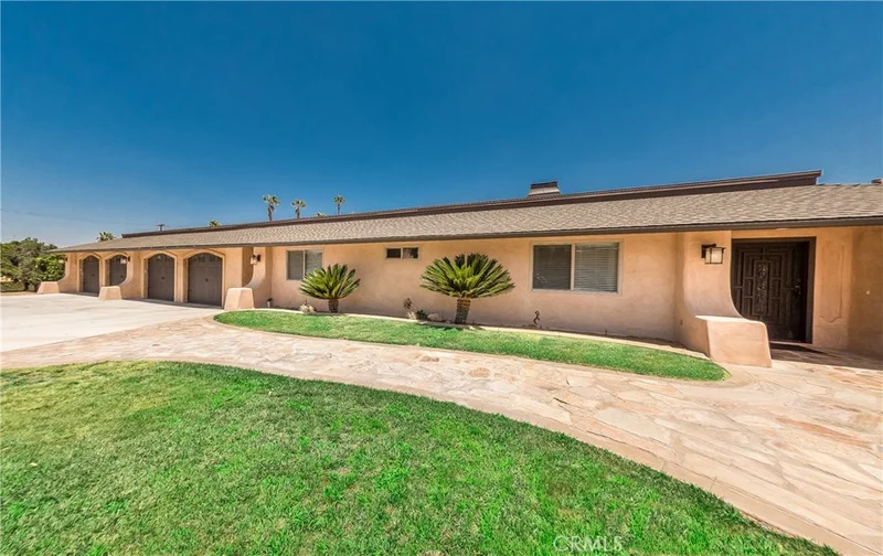 11280 Victoria, Riverside, CA 92503