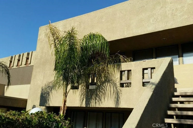 466 Bradshaw #20, Palm Springs, CA 92262