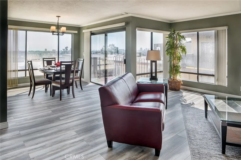 2722 20th #402, Signal Hill, CA 90755