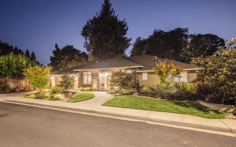 105 Lansberry, Los Gatos, CA 95032