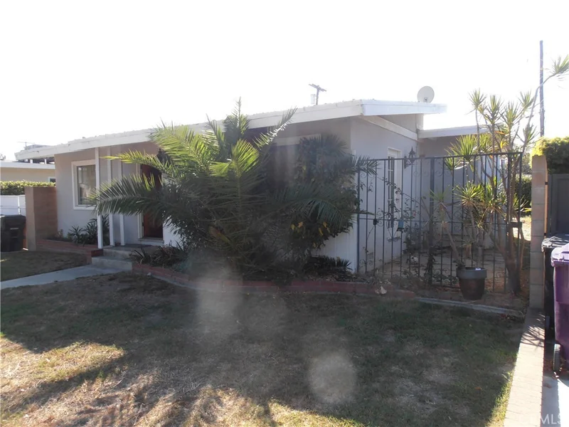 5110 Wardlow, Long Beach, CA 90808