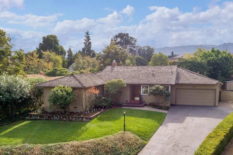 1870 Capistrano, Los Altos, CA 94024