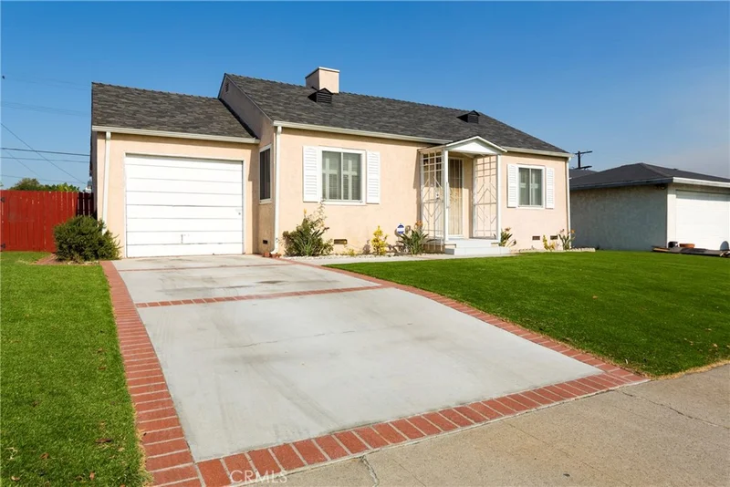8828 De Haviland Avenue, Los Angeles, CA 90045