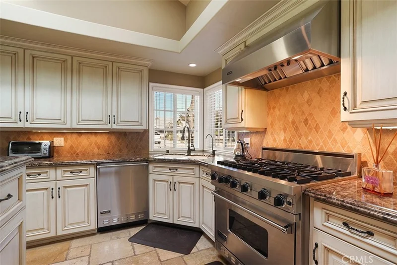 10061 Cozycroft, Chatsworth, CA 91311
