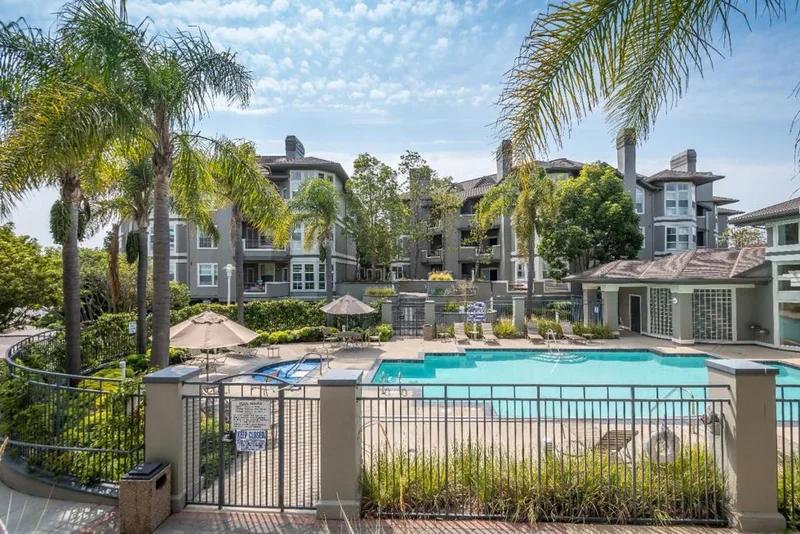 860 Meridian Bay #239, Foster City, CA 94404