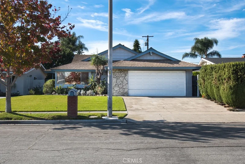 269 Albert, Costa Mesa, CA 92627