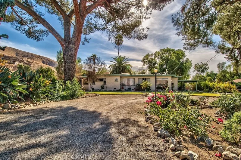 2310 Mentone, Mentone, CA 92359