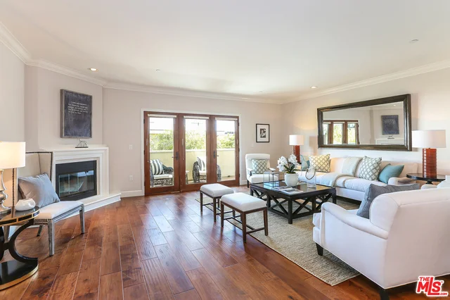 11863 Darlington #204, Los Angeles, CA 90049