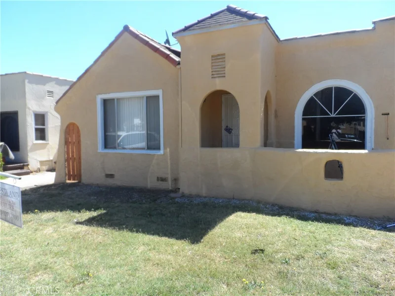 7844 Hobart, Los Angeles, CA 90047