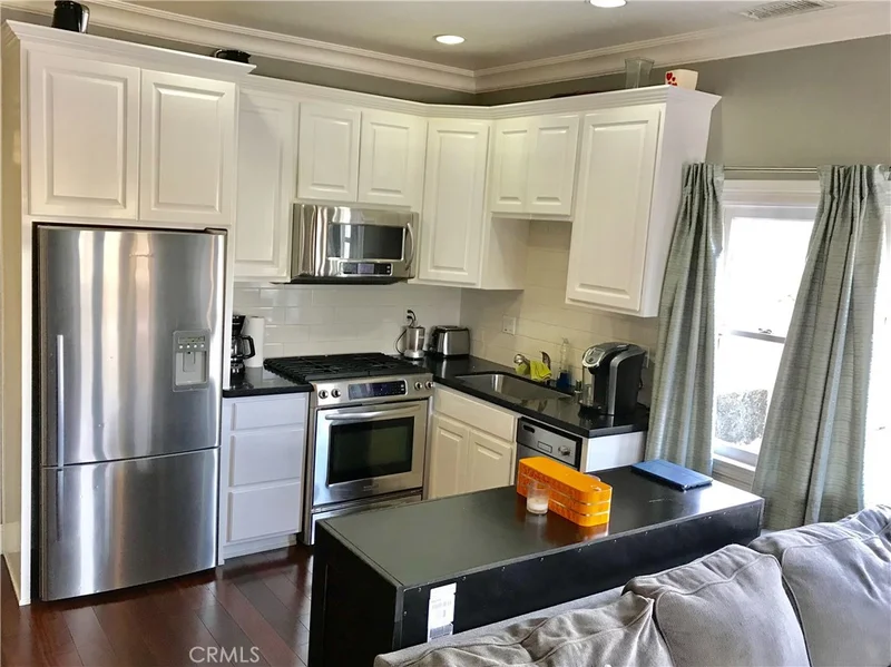 2542 10th, Long Beach, CA 90804