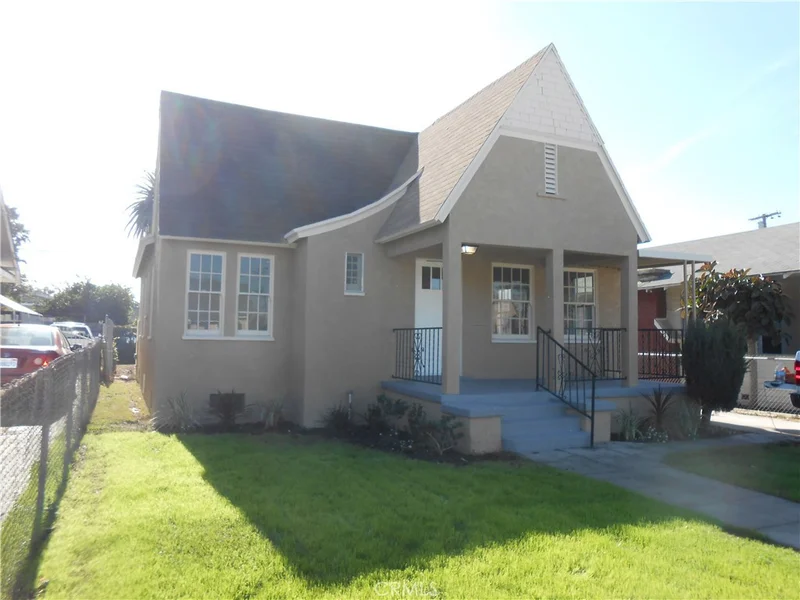 1146 68th, Los Angeles, CA 90044