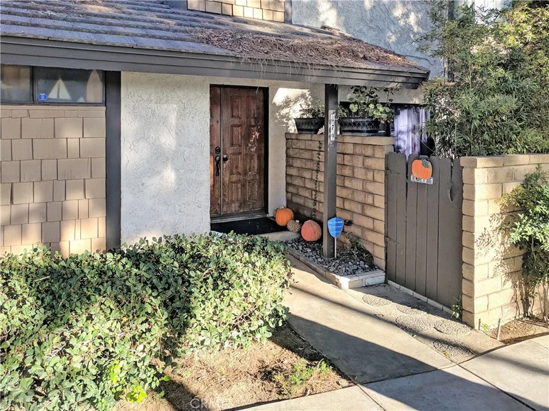 879 Via Sierra Nevada, Riverside, CA 92507