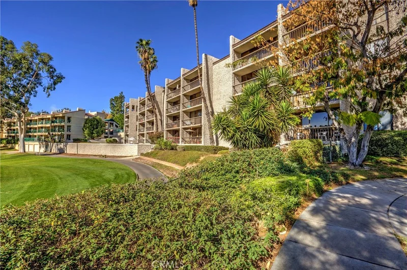 5555 Canyon Crest Drive 3E, Riverside, CA 92507