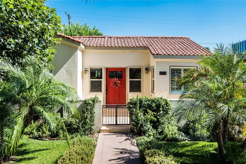907 Lowell, Santa Ana, CA 92703