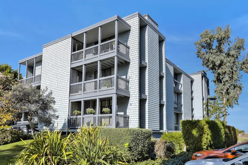 615 Port #207, San Mateo, CA 94404